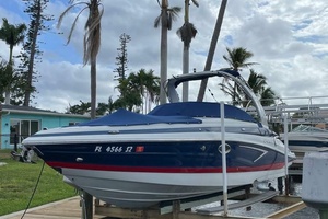27ft Crownline Yacht For Sale