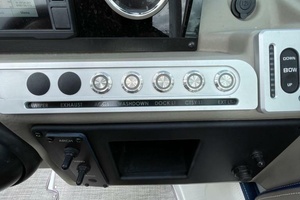 27ft Crownline Yacht For Sale