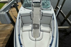 27ft Crownline Yacht For Sale