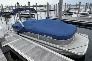 23ft Bennington Yacht For Sale