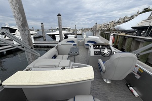 23ft Bennington Yacht For Sale