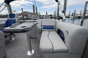 23ft Bennington Yacht For Sale