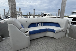 23ft Bennington Yacht For Sale