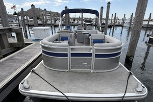23ft Bennington Yacht For Sale