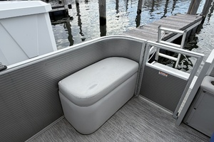 23ft Bennington Yacht For Sale