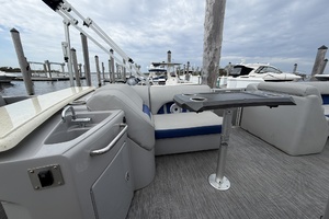 23ft Bennington Yacht For Sale