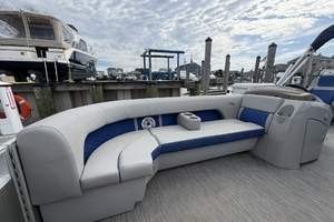 23ft Bennington Yacht For Sale