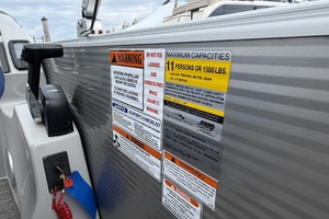 23ft Bennington Yacht For Sale