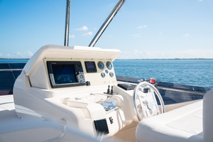 64FT (19.66M) FERRETTI YACHTS
