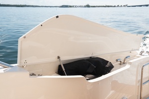 64FT (19.66M) FERRETTI YACHTS
