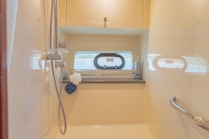 Fwd State Room Shower (1) Table Rock Lake