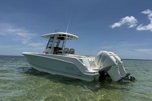 28' Boston Whaler 2019