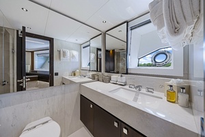 90FT (27.43M) SUNSEEKER