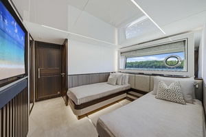 90FT (27.43M) SUNSEEKER