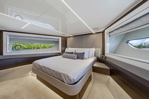 90FT (27.43M) SUNSEEKER