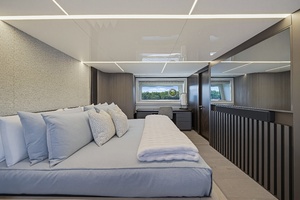 90FT (27.43M) SUNSEEKER
