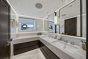 90FT (27.43M) SUNSEEKER