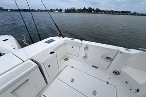 44FT (13.41M) PURSUIT Worth Avenue Yachts