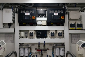 M Y 12 102ft Ocean Alexander Yacht For Sale