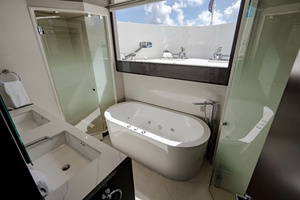 M Y 12 102ft Ocean Alexander Yacht For Sale