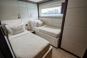 M Y 12 102ft Ocean Alexander Yacht For Sale
