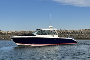 33ft Pursuit Yacht For Sale