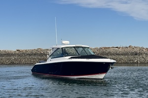 33ft Pursuit Yacht For Sale