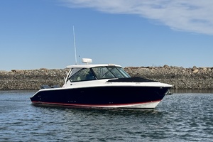 33ft Pursuit Yacht For Sale