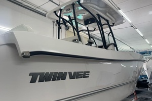 25ft Twin Vee Yacht For Sale