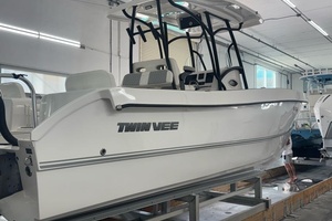 25ft Twin Vee Yacht For Sale