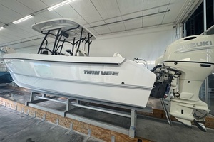25ft Twin Vee Yacht For Sale