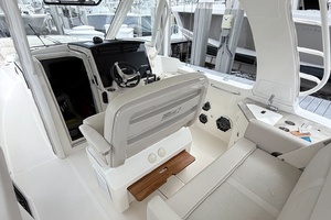 35' Boston Whaler 2023