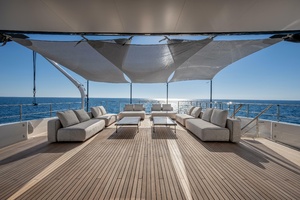 Sundeck Seating With Shade