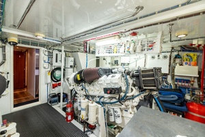 OUTRAGEOUS 80ft Hatteras Yacht For Sale