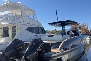 40FT (12.19M) SOLARIS Worth Avenue Yachts