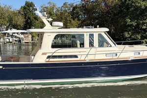 SILVER FOX Worth Avenue Yachts