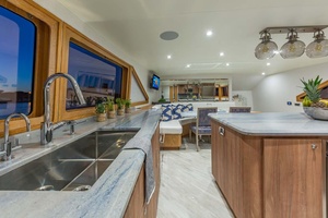 WINNING HAND 120ft Broward Yacht For Sale