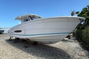 39FT (11.89M) REGAL Worth Avenue Yachts