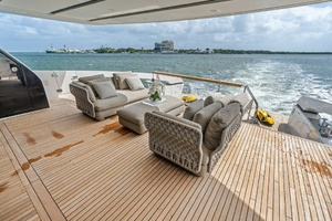 M/Y INTOUCHABLES