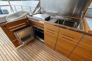 M/Y INTOUCHABLES
