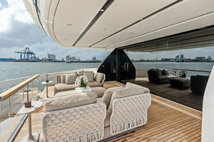 M/Y INTOUCHABLES