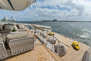 M/Y INTOUCHABLES