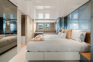 M/Y INTOUCHABLES