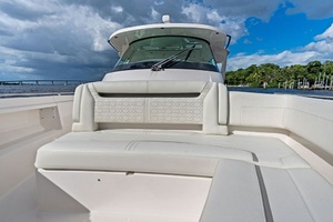 38FT (11M) TIARA YACHTS