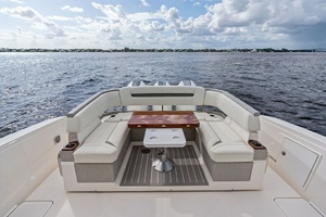 38FT (11M) TIARA YACHTS