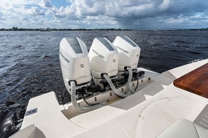 38FT (11M) TIARA YACHTS