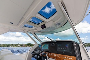 38FT (11M) TIARA YACHTS