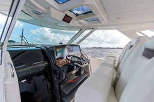 38FT (11M) TIARA YACHTS