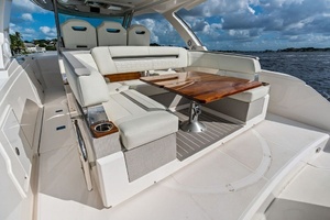 38FT (11M) TIARA YACHTS
