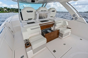 38FT (11M) TIARA YACHTS